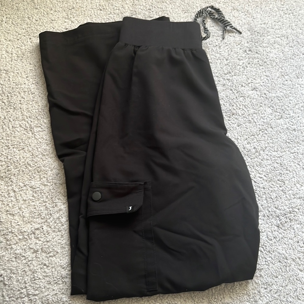 black jaanuu scrub pants